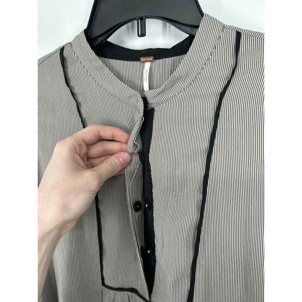 Free People Blouse Women's Medium Gray Black Striped‎ Long Sleeve Popover Top